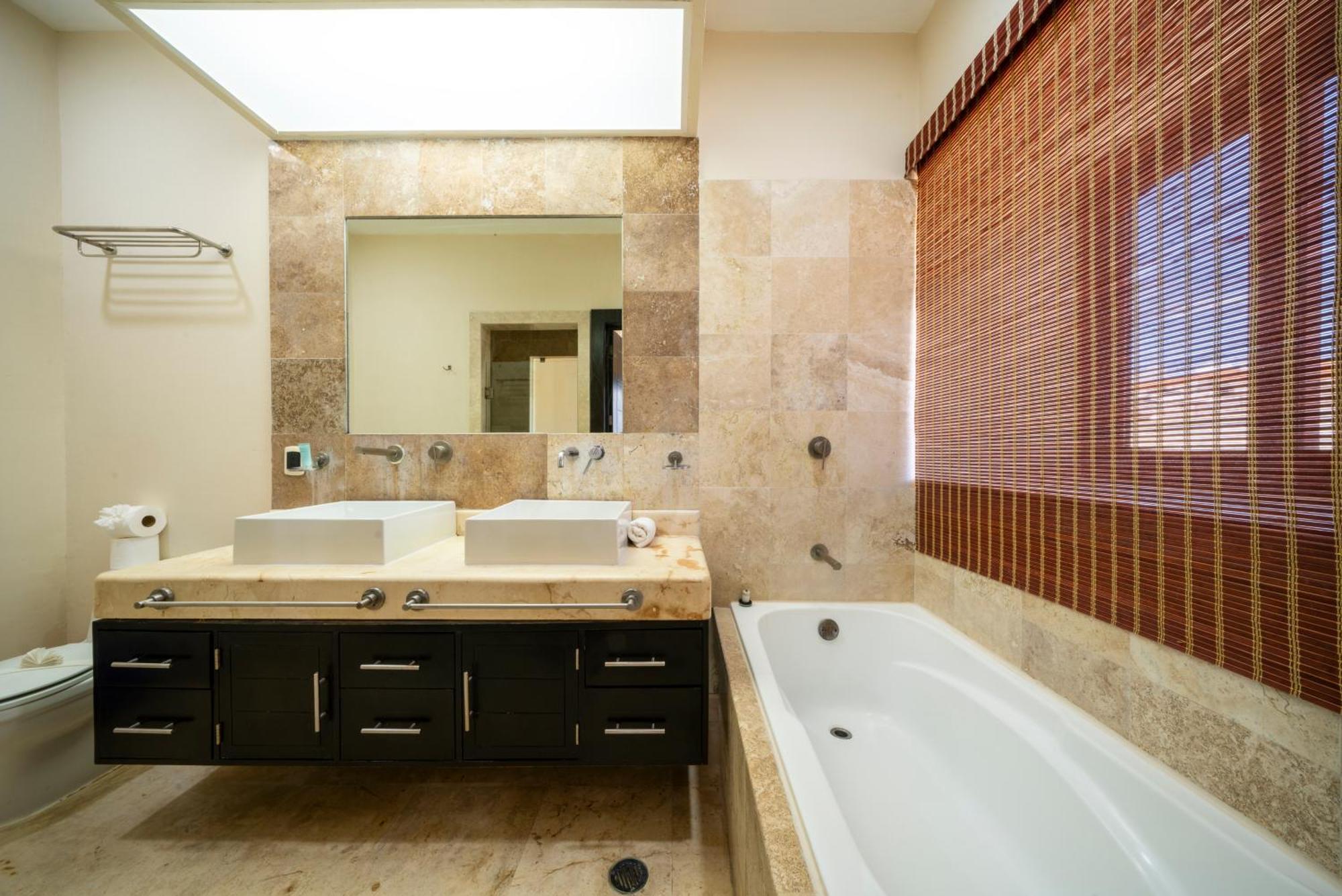 Beachfront 1 Bedroom Condo - El Faro, Surf 407 プレヤデルカーメン エクステリア 写真