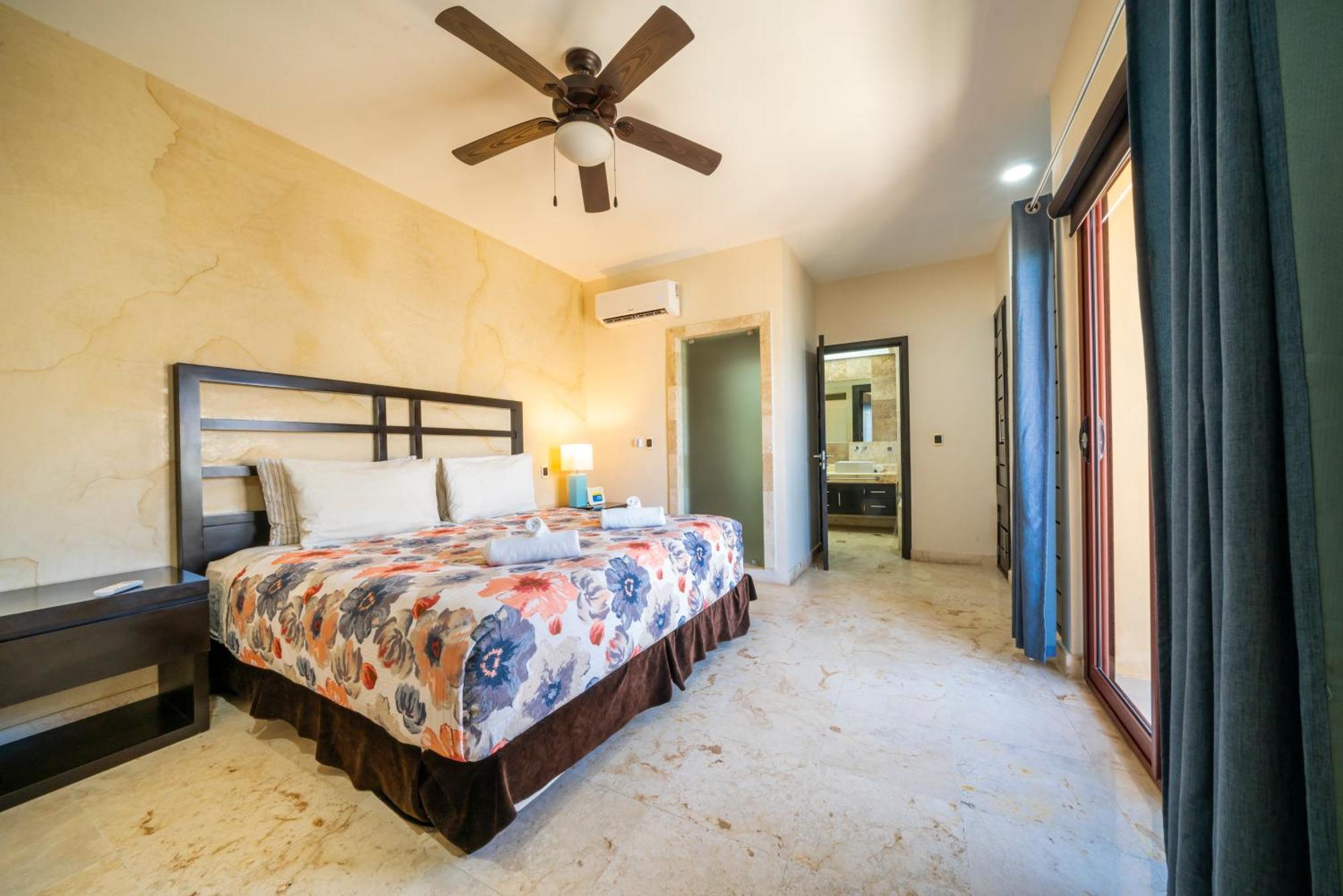 Beachfront 1 Bedroom Condo - El Faro, Surf 407 プレヤデルカーメン エクステリア 写真
