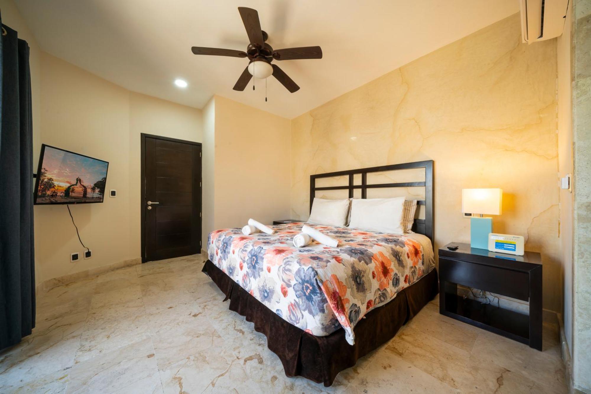 Beachfront 1 Bedroom Condo - El Faro, Surf 407 プレヤデルカーメン エクステリア 写真
